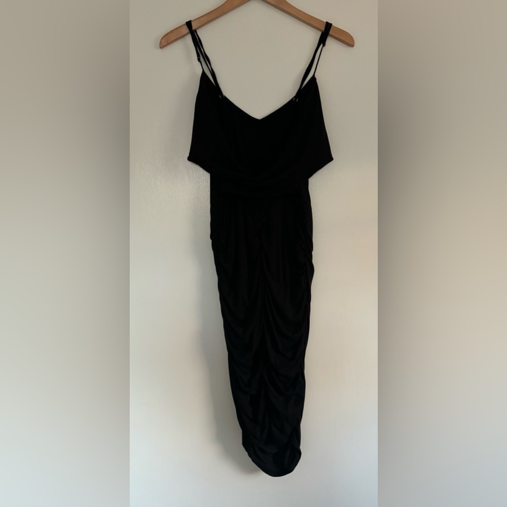 VELVET by Graham&Spencer Lg Black MidiRuche Straps w/cap sleeve- GUC